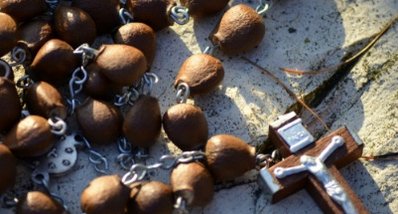 Rosenkranz mit Kette aus Pimpernüssen  Rosenkranz mit Kette aus Pimpernüssen