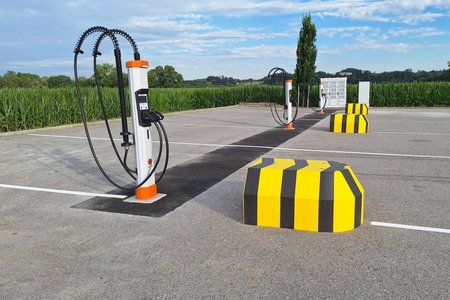 E-Ladeinfrastruktur für LKW E-Ladeinfrastruktur für LKW