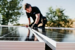 Monteur PV-Anlage
