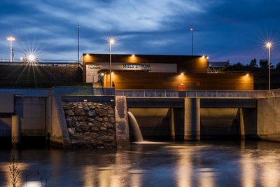 Kraftwerk Traunleiten bei Nacht - Wels Strom