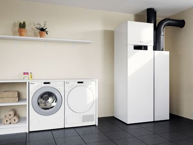 Waschküche mit Waschmaschine