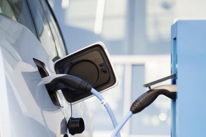 E-Auto aufladen E-Auto aufladen