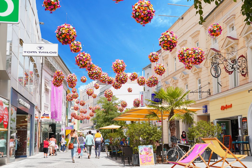 Sommerdekoration Fußgängerzone Wels