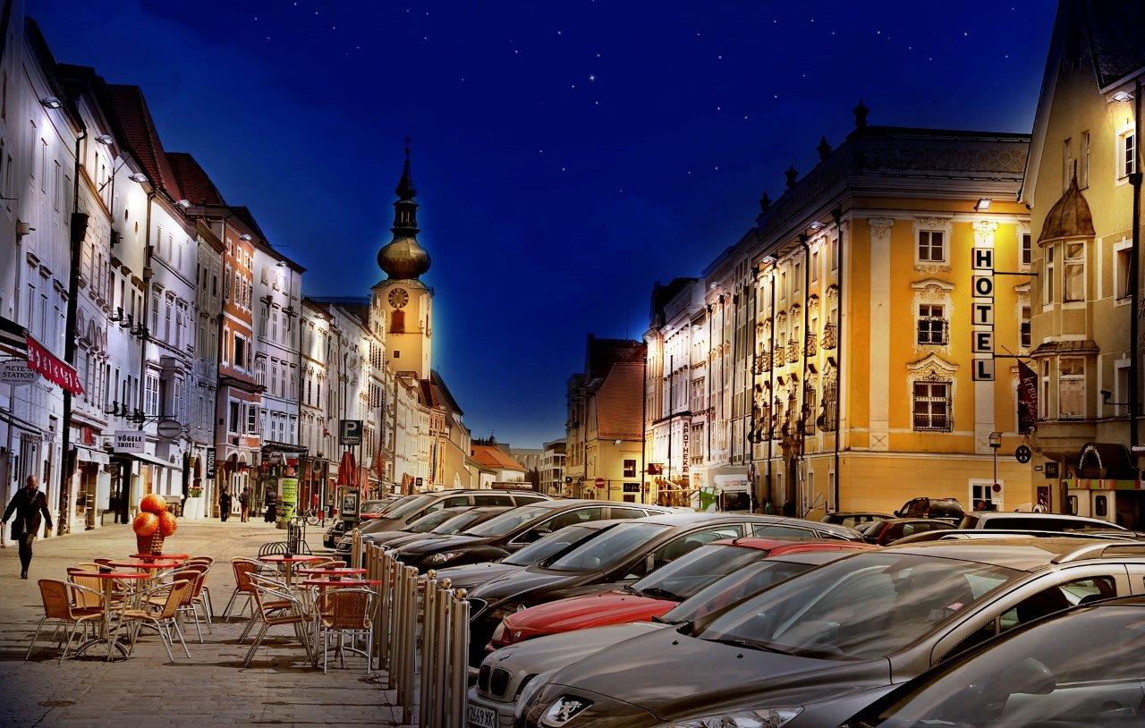 Foto_Stadtplatz_Richtung_Kirche-NEOS-visual-v2