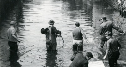 Abfischen Welser Mühlbach vermutlich in den 1960er-Jahren
